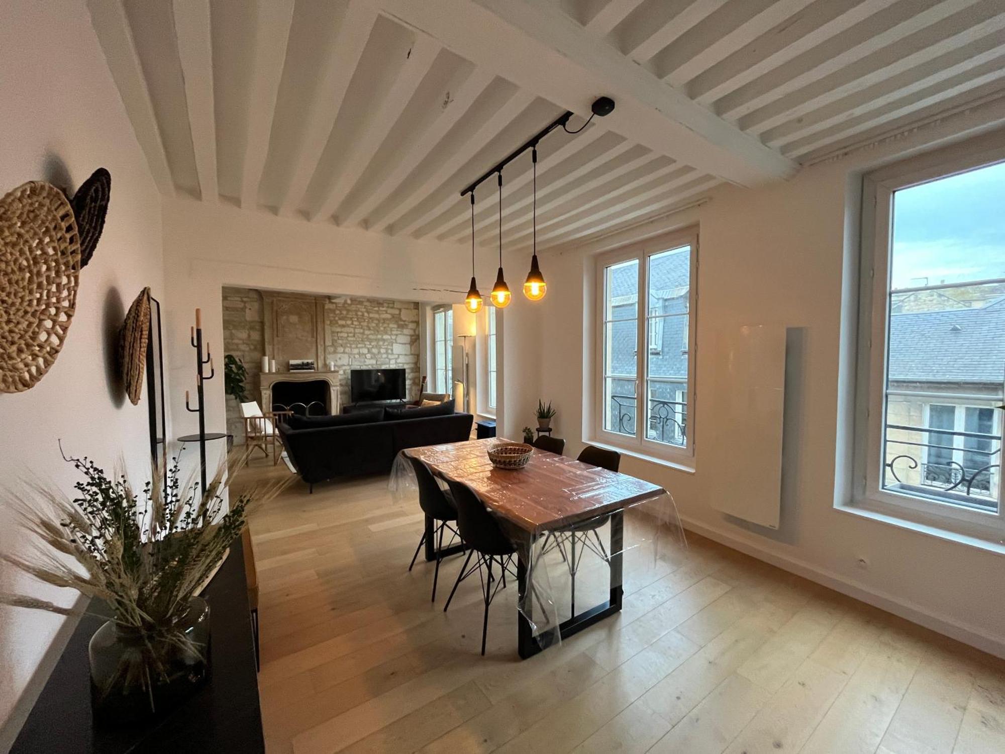 Triplex Hypercentre Dans Securisee Avec Camera * Caen